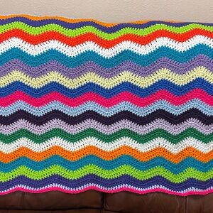 Chevron Ripple Modern Waves Crochet Rainbow AFGHAN 38x40 Toddler, Lapghan